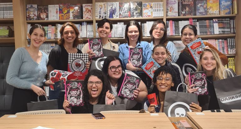 Clube do livro aproxima jovens leitores em encontros mensais em Florianópolis