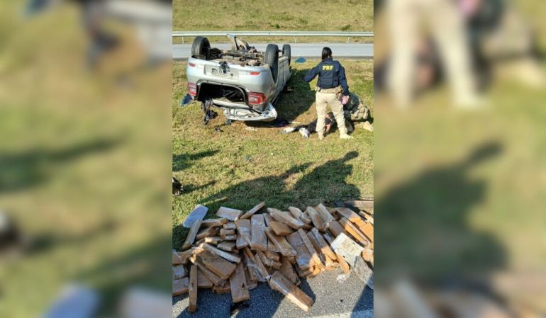 Fuga termina em capotamento e prisão com quase 100 quilos de maconha na Grande Florianópolis