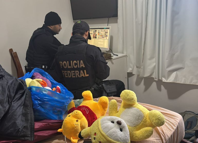 PF prende homem em Florianópolis por armazenar e vender material de abuso sexual infantil na internet