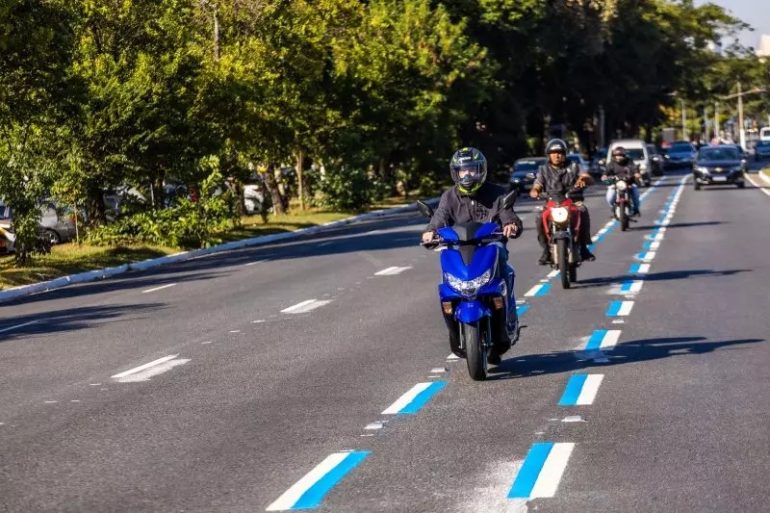Prefeitura de Florianópolis propõe faixas exclusivas para motos e consulta população nas redes sociais
