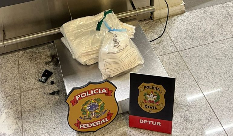 Traficante é flagrado com cocaína presa ao corpo em tentativa de voo internacional no Aeroporto de Florianópolis