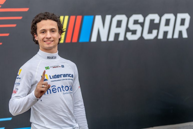 alfredinho-ibiapina-conquista-pole-e-vence-estagio-na-estreia-pela-classe-challenge-da-nascar-brasil