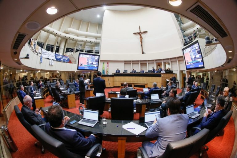 assembleia-de-sc-aprova-criacao-de-cadastro-de-pessoas-em-situacao-de-rua-e-programa-de-pavimentacao-rural