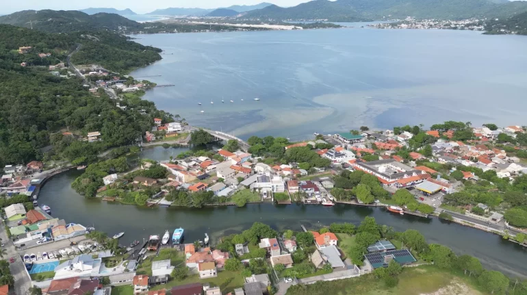 com-mobilizacao-de-empresarios-e-apoio-da-prefeitura-dragagem-do-canal-da-barra-finalmente-sai-do-papel