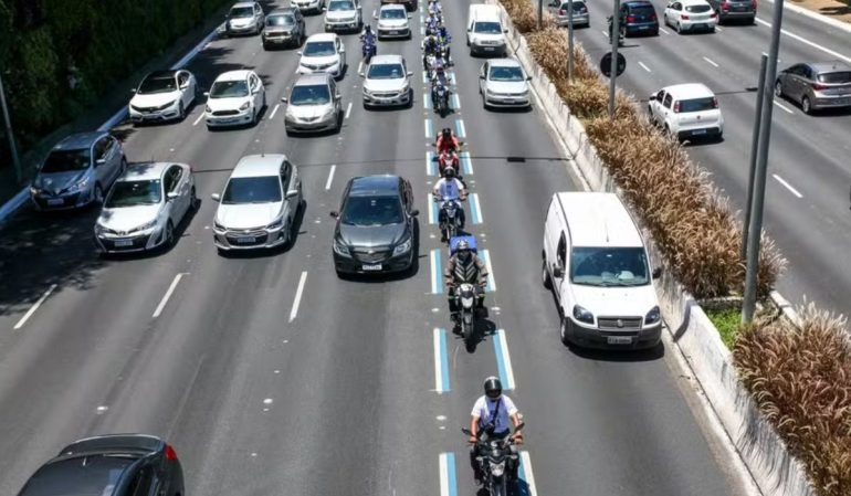 florianopolis-avanca-em-projeto-para-criar-faixas-exclusivas-para-motos