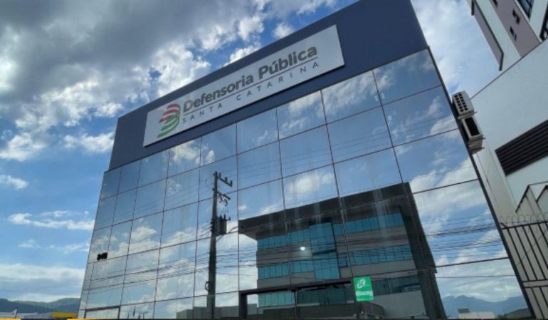 jorginho-mello-sanciona-reajuste-de-20-para-defensoria-publica-e-cria-30-novos-cargos-em-sc