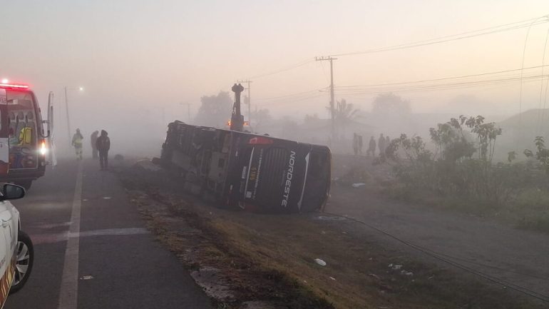 madrugada-de-tragedia-onibus-tomba-na-br-101-e-deixa-mortos-e-feridos-no-sul-de-sc