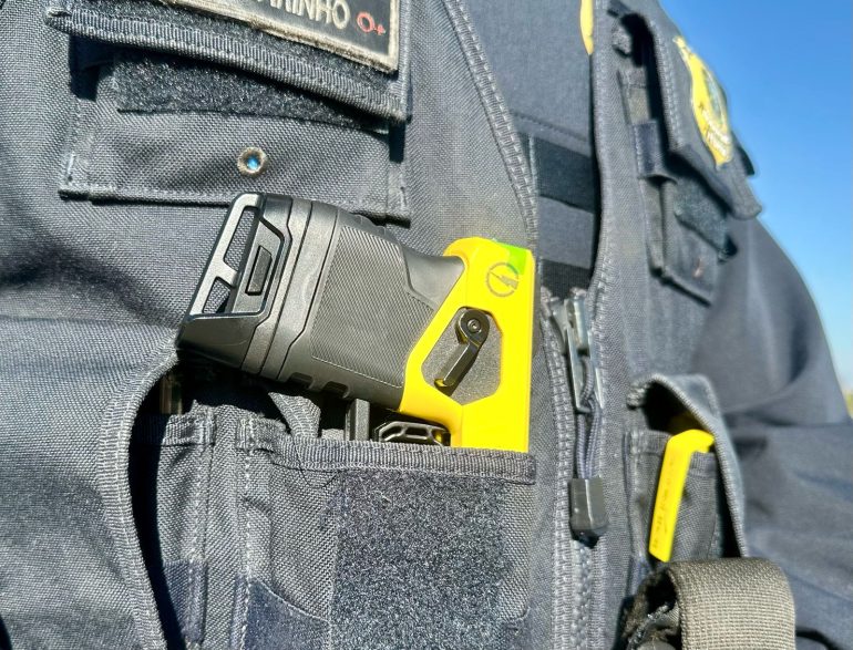 nova-arma-eletrica-da-policia-rodoviaria-federal-chega-a-santa-catarina-com-alcance-de-ate-14-metros