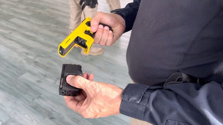 nova-arma-eletrica-da-policia-rodoviaria-federal-chega-a-santa-catarina-com-alcance-de-ate-14-metros1