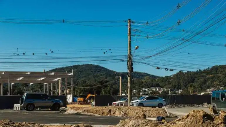 nova-rotatoria-altera-transito-no-bairro-forquilhas-em-sao-jose1