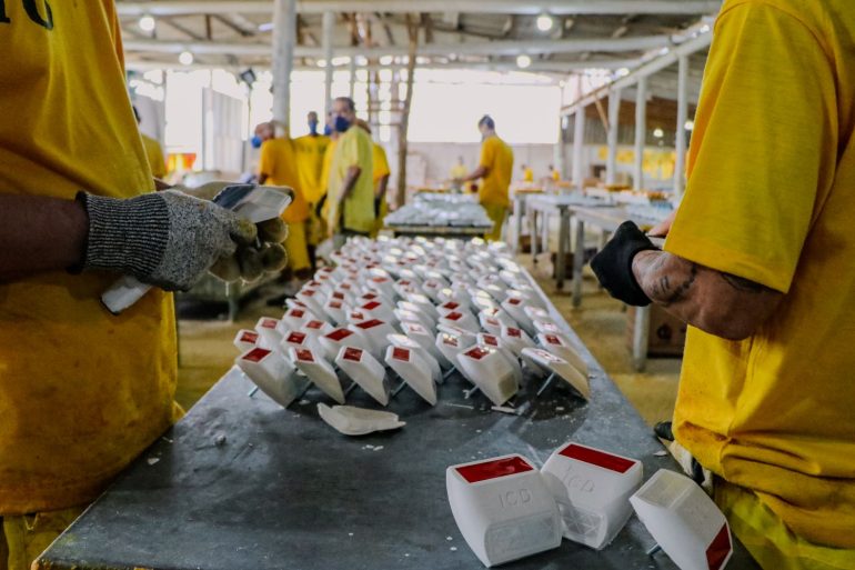 ressocializacao-com-impacto-direto-producao-de-tachoes-por-presos-reforca-obras-do-programa-estrada-boa