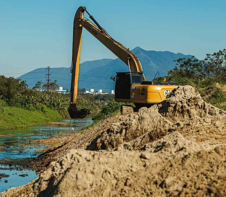 sao-jose-retira-toneladas-de-areia-do-rio-forquilhas-para-evitar-enchentes2