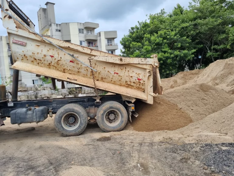 sao-jose-retira-toneladas-de-areia-do-rio-forquilhas-para-evitar-enchentes3