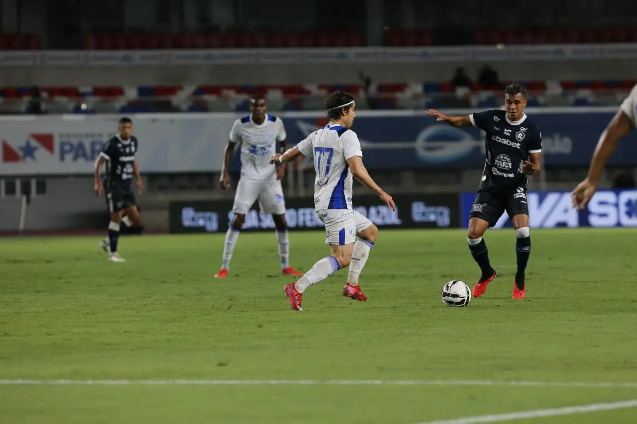Derrota do Avaí para o Remo com erro de arbitragem e queda na tabela da Série B