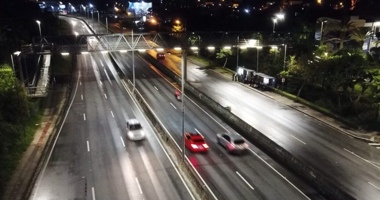 Florianópolis recebe nova iluminação em trechos da SC-401 e SC-403 para reforçar segurança e mobilidade
