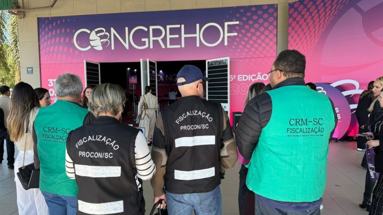 Procon SC notifica evento de harmonização facial em Florianópolis após fiscalização conjunta com CRM
