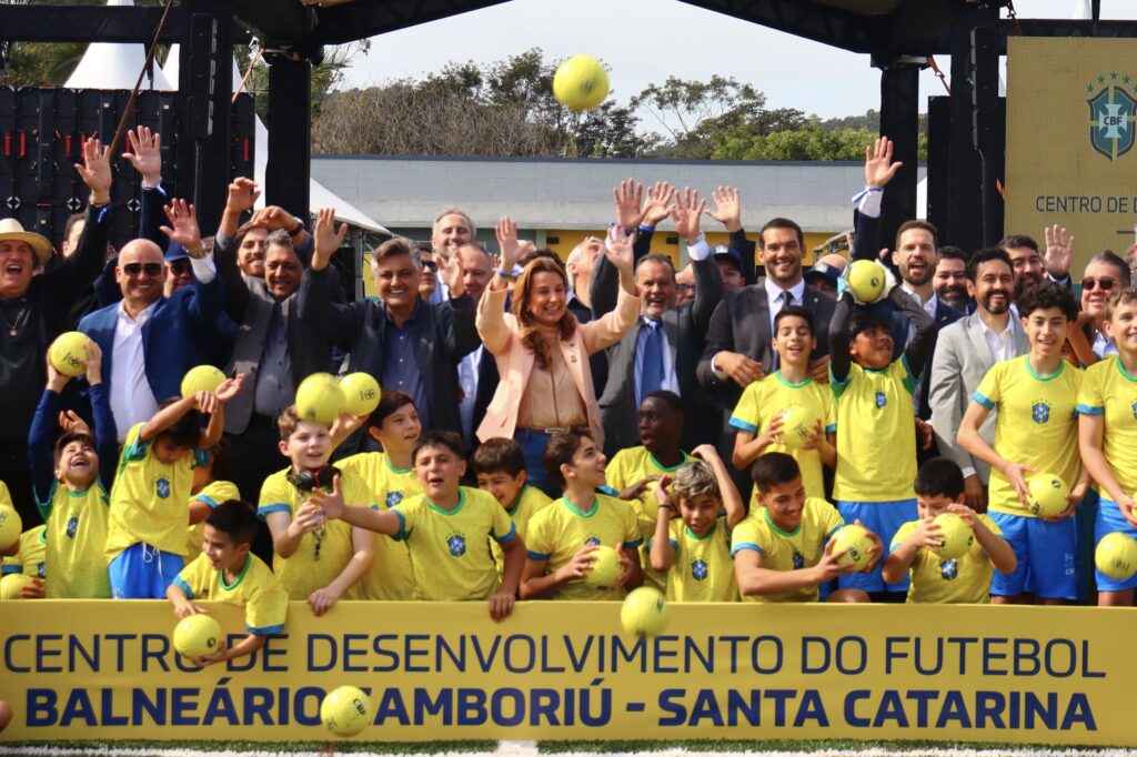 Centro de Desenvolvimento do Futebol é inaugurado em Balneário Camboriú