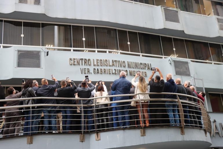 camara-de-florianopolis-homenageia-ex-vereador-gabrielzinho-e-da-seu-nome-ao-predio-do-legislativo