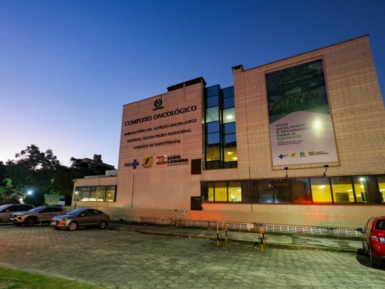 governo-de-sc-celebra-avancos-do-cepon-mais-cirurgias-novos-equipamentos-e-selo-de-referencia-nacional-em-2025