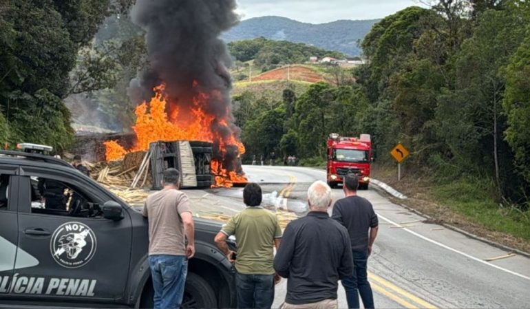 identificadas-as-vitimas-fatais-de-grave-acidente-na-br-282-em-santo-amaro-da-imperatriz1