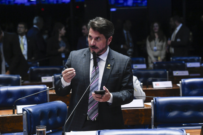 marcos-do-val-e-alvo-de-operacao-da-pf-e-tera-que-usar-tornozeleira-eletronica
