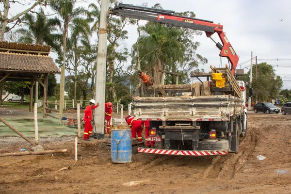 obra-de-realocacao-de-cabeamento-vai-alterar-transito-no-bairro-forquilhas-nesta-terca-feira2