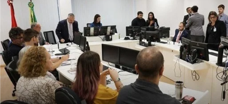 prefeitura-de-florianopolis-e-sintrasem-participam-de-audiencia-de-mediacao-para-evitar-greve-de-servidores