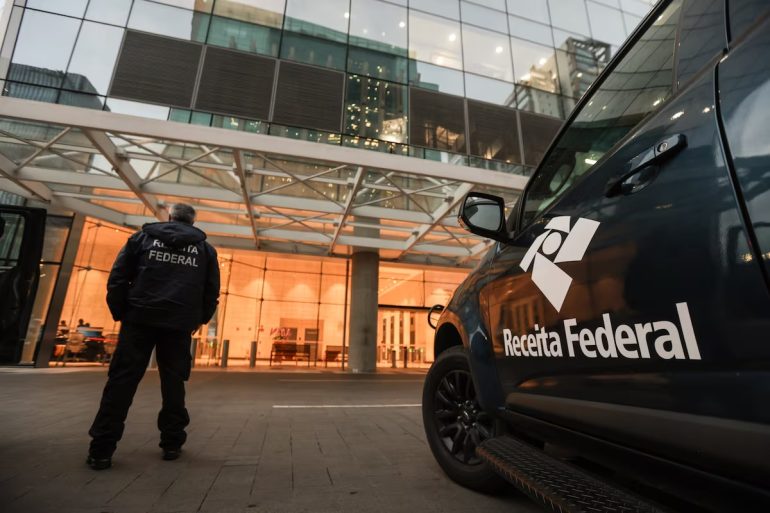receita-federal-volta-a-exigir-declaracao-de-fintechs-apos-operacoes-contra-faccao-criminosa1
