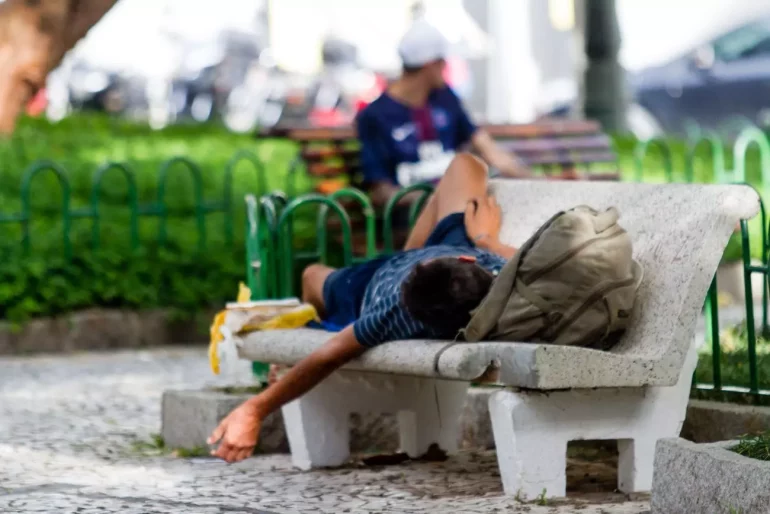 sete-em-cada-dez-pessoas-em-situacao-de-rua-nao-nasceram-em-florianopolis-mais-de-350-ja-voltaram-para-casa-este-ano