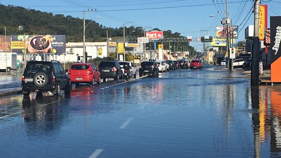 Defesa Civil emite alerta para alagamentos costeiros nesta sexta-feira em Florianópolis