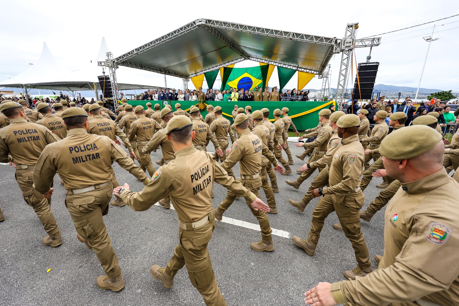 mais-de-87-mil-pessoas-entre-publico-e-participantes-celebram-o-7-de-setembro-em-florianopolis1